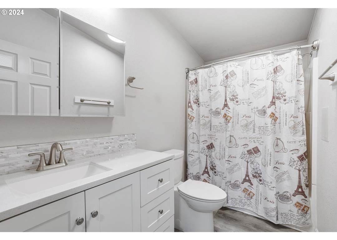 11105 Main St #37, Donald, OR 97020