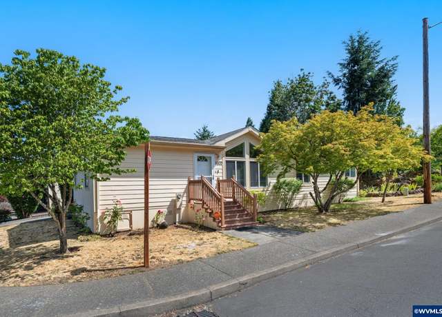 Property at 4802 SE 133rd Dr #105, Portland, OR 97236, 3 beds, 2 baths