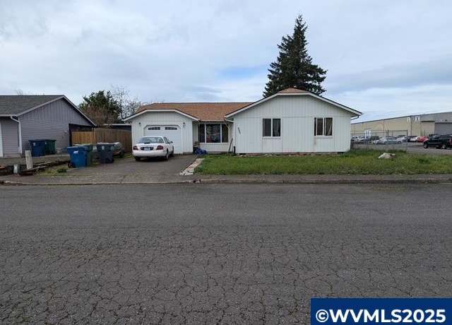 Property at 995 N 8th St, Aumsville, OR 97325-8918, 3 beds, 1 bath