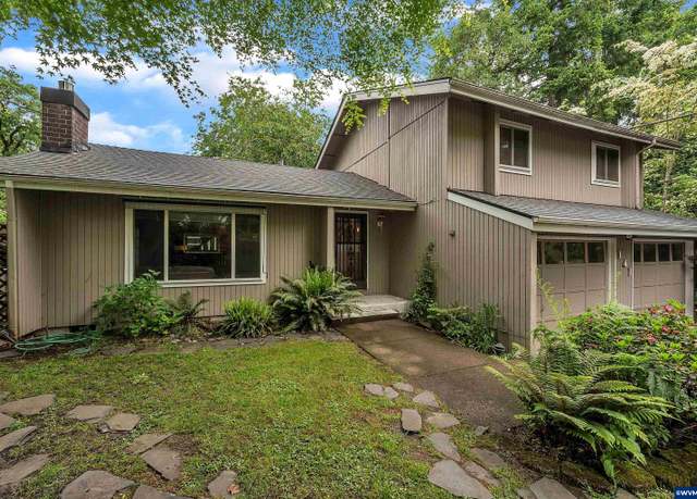 Property at 141 W 39th Ave, Eugene, OR 97401, 3 beds, 2.5 baths