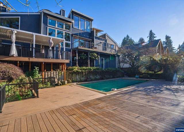 Property at 1825 Merritt St S, Salem, OR 97302, 4 beds, 2.5 baths
