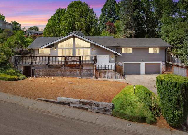 Property at 3387 Champlain Ct NW, Salem, OR 97304, 4 beds, 3.5 baths