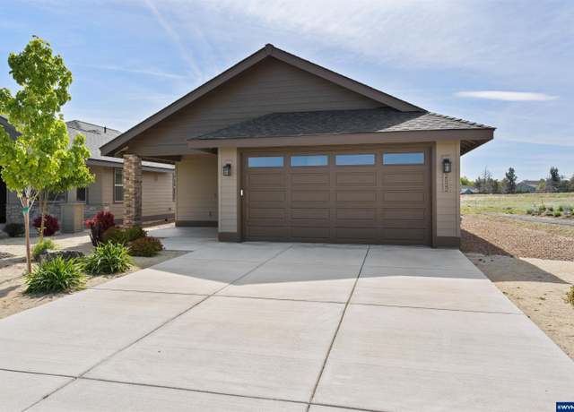 Property at 2522 NW Redwood Cir, Redmond, OR 97756, 1 bed, 1.5 baths
