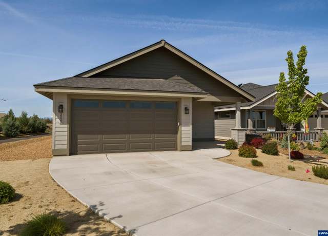 Property at 2525 NW Redwood Cir, Redmond, OR 97756, 1 bed, 1.5 baths