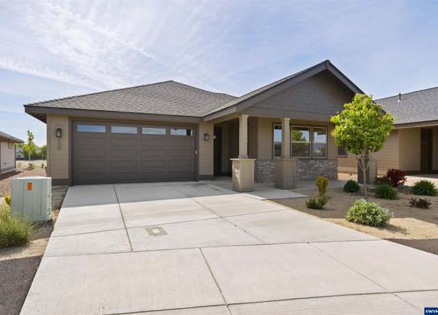 Property at 2528 NW Redwood Cir, Redmond, OR 97756, 2 beds, 2 baths