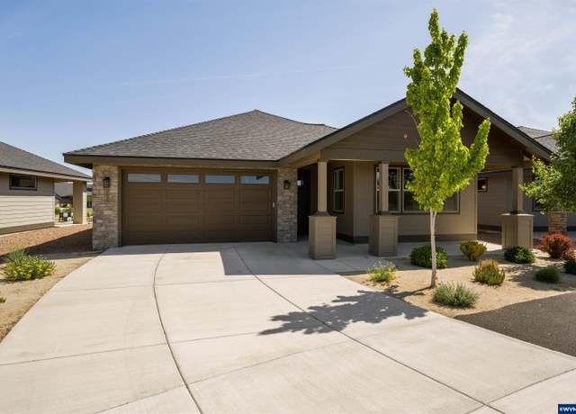 Property at 2628 NW Redwood Cir, Redmond, OR 97756, 2 beds, 2 baths