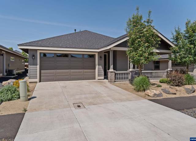 Property at 2771 NW 23rd Lp, Redmond, OR 97756, 2 beds, 2.5 baths