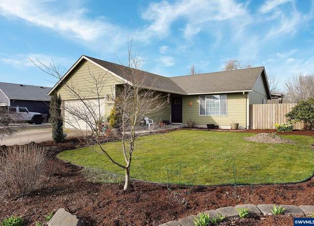 Property at 395 N 10th St, Harrisburg, OR 97446, 3 beds, 2 baths