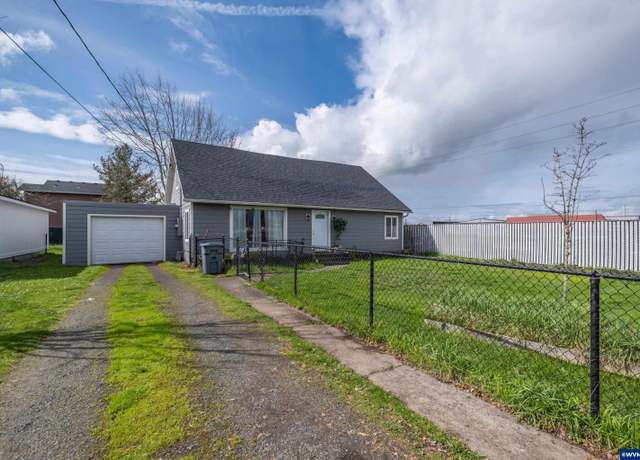 Property at 150 S 11th St, Lebanon, OR 97355, 4 beds, 3 baths