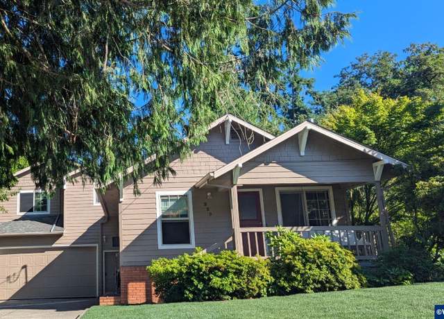 Property at 229 Cherry St, Silverton, OR 97381, 3 beds, 2 baths