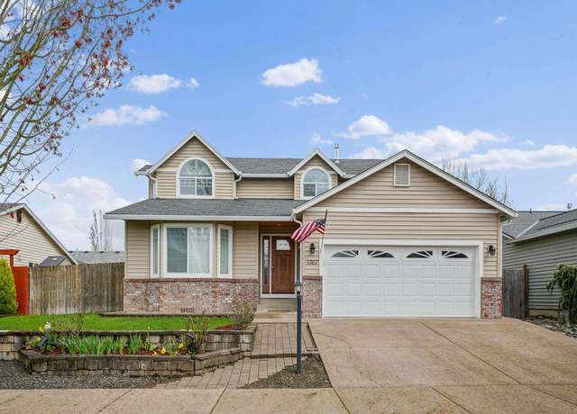 Property at 1367 S 7th St, Independence, OR 97351, 4 beds, 2.5 baths