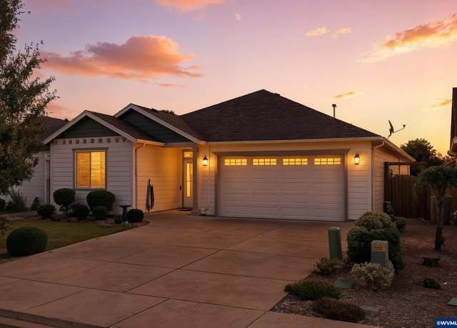 Property at 302 SW Applegate Trl, Dallas, OR 97338, 3 beds, 2 baths