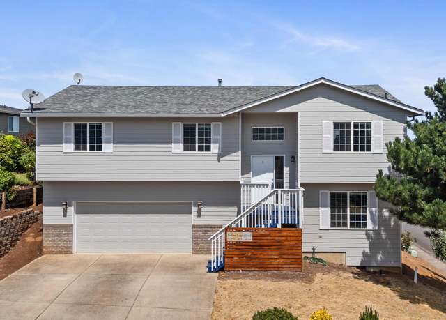 Property at 2113 Western Hts NW, Salem, OR 97304, 4 beds, 3 baths