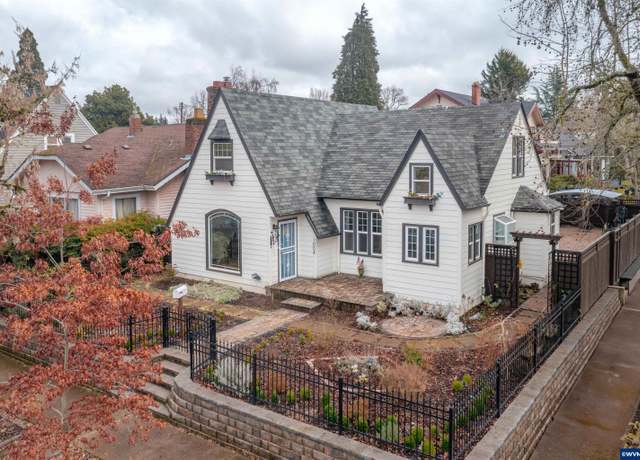 Property at 1004 Winter St NE, Salem, OR 97301, 4 beds, 3 baths
