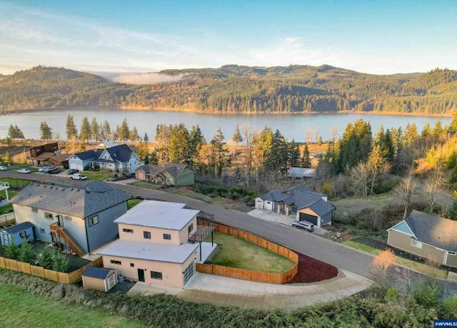 Property at 6321 Lakepointe Way, Sweet Home, OR 97386, 3 beds, 2.5 baths