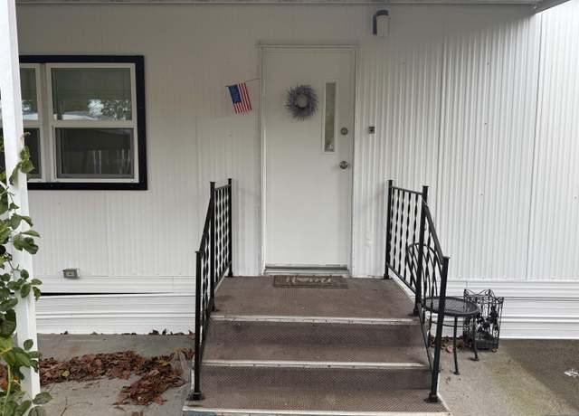 Property at 13045 SE Stark St #140, Portland, OR 97233, 2 beds, 1 bath