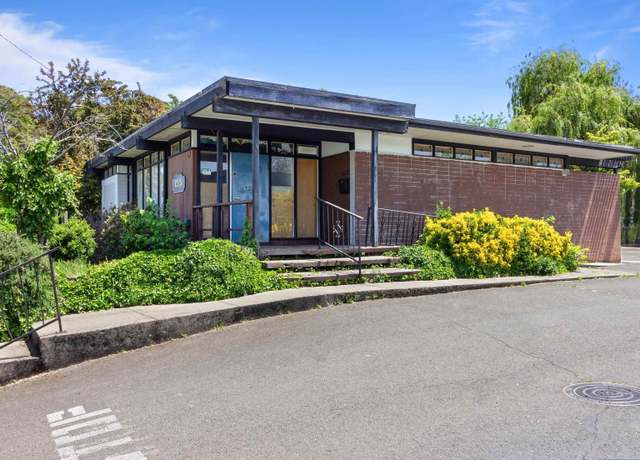 Property at 1223 W Main St, Medford, OR 97501, 3 beds, 1 bath