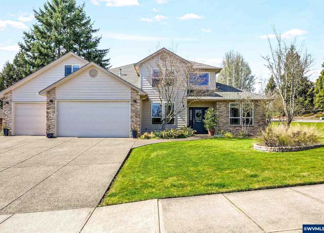 Property at 1521 Saint Helens St NW, Salem, OR 97304, 4 beds, 2.5 baths