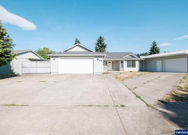 Property at 1049 29th Ave, Sweet Home, OR 97386, 3 beds, 2 baths