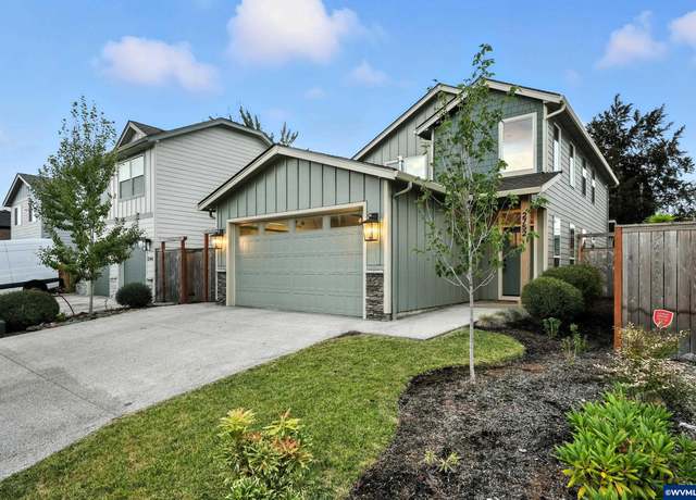 Property at 2752 D St NE, Salem, OR 97301, 4 beds, 2.5 baths