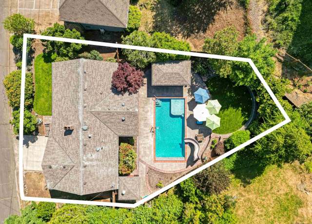 Property at 1540 NW Hillcrest Dr, Corvallis, OR 97330, 4 beds, 2.5 baths