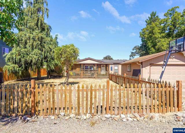 Property at 593 W Water St, Stayton, OR 97383, 5 beds, 2 baths