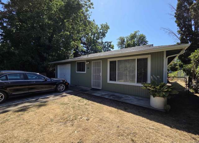 Property at 2325 Hawthorne Ave NE, Salem, OR 97301, 3 beds, 1 bath