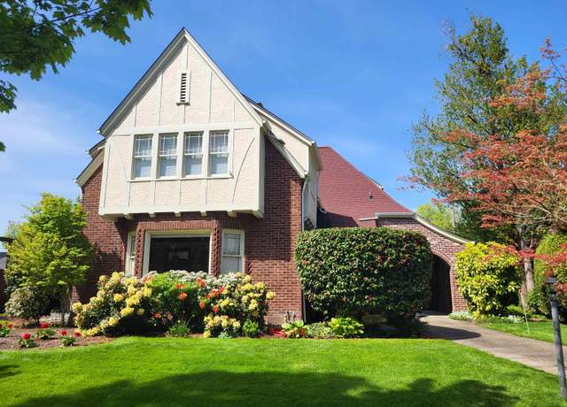 Property at 316 NW 32nd St, Corvallis, OR 97330, 4 beds, 3.5 baths