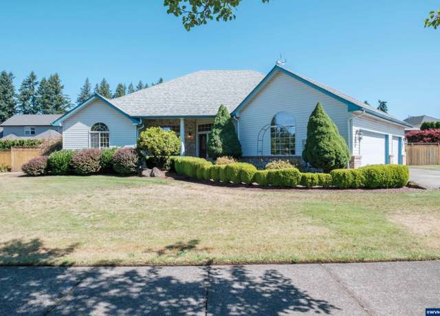 Property at 1761 E Burnett St, Stayton, OR 97383, 4 beds, 3 baths
