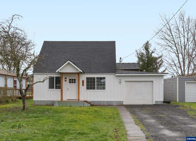 Property at 170 S 11th St, Lebanon, OR 97355, 3 beds, 1 bath