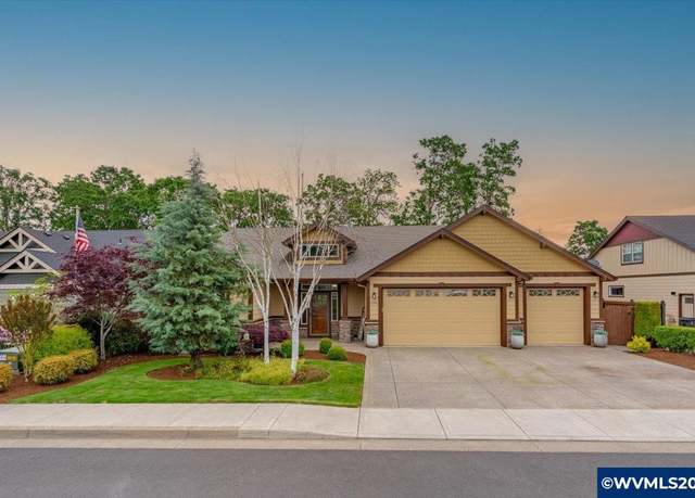 Property at 636 NW Hillcrest Dr, Dallas, OR 97338, 4 beds, 2 baths