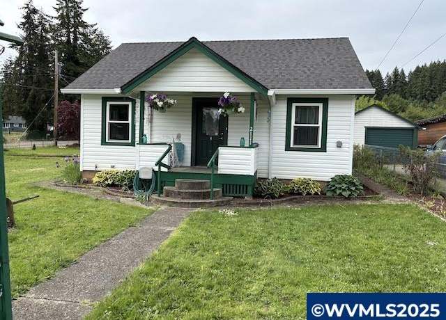 Property at 2111 Elm St, Sweet Home, OR 97386, 2 beds, 1 bath