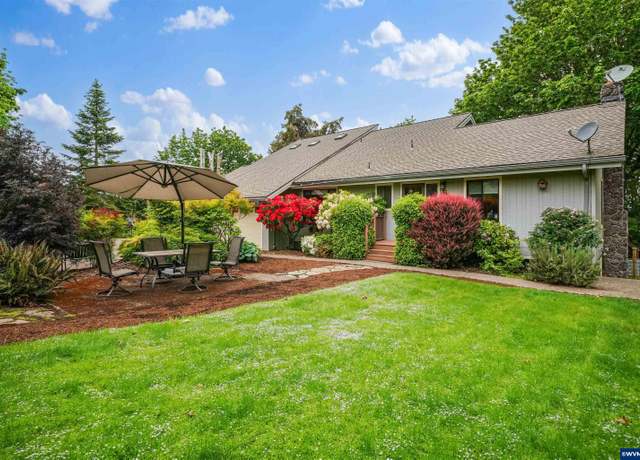 Property at 3904 Viewcrest Rd S, Salem, OR 97302, 3 beds, 2.5 baths