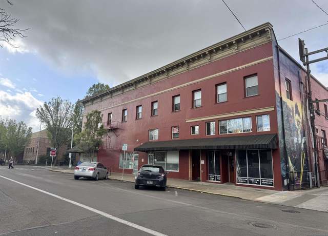 Property at 300 SW 2nd St, Corvallis, OR 97333, 11 beds, 10 baths