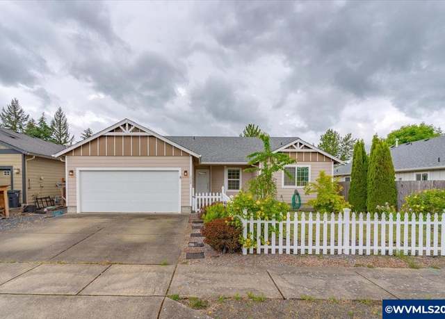 Property at 3118 12th St, Lebanon, OR 97305, 3 beds, 2 baths