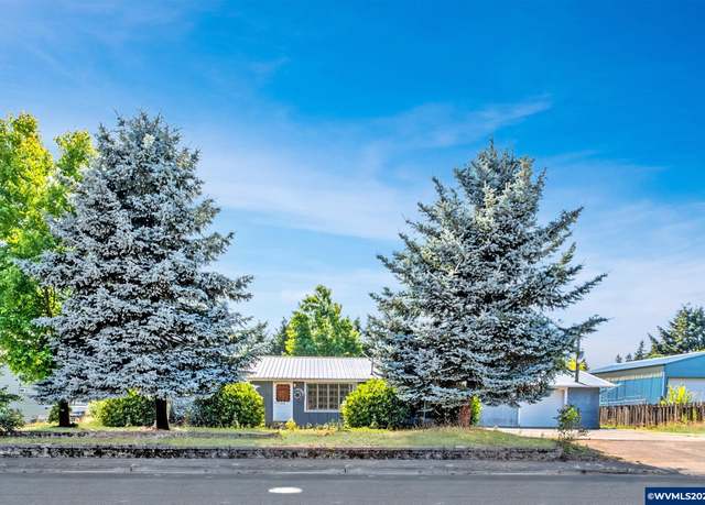 Property at 940 28th Ave, Sweet Home, OR 97386, 3 beds, 2 baths