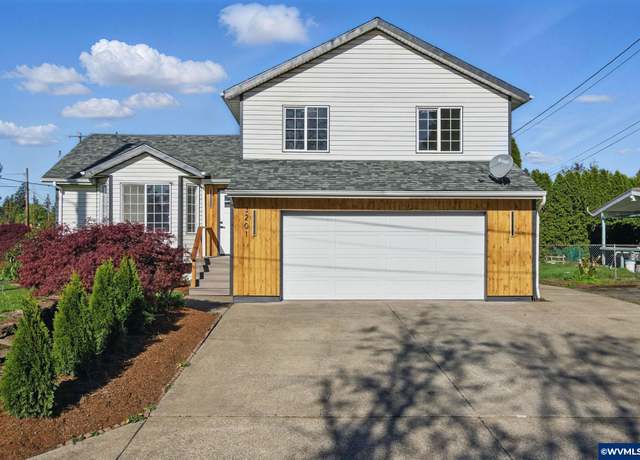 Property at 3201 SE 143rd Ave, Portland, OR 97236, 3 beds, 2.5 baths
