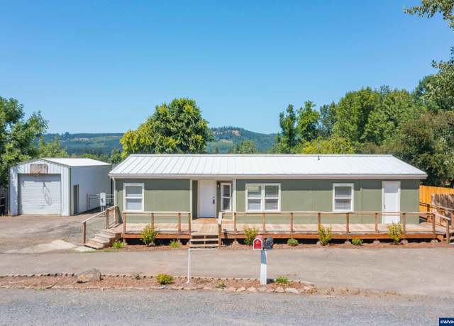 Property at 1084 46th Ave, Sweet Home, OR 97386, 3 beds, 2 baths