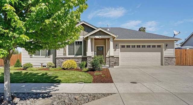 Photo of 311 Castlebrook Ct, Silverton, OR 97381-1181