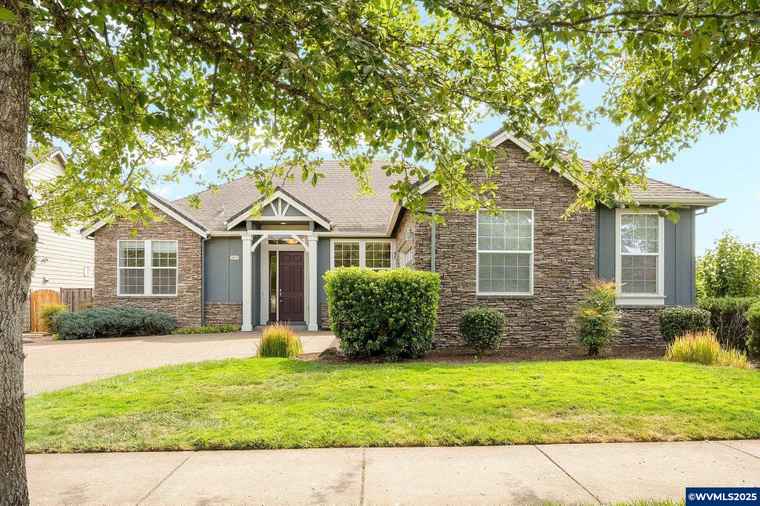 Photo of 3419 SE Shoreline Dr Corvallis, OR 97333