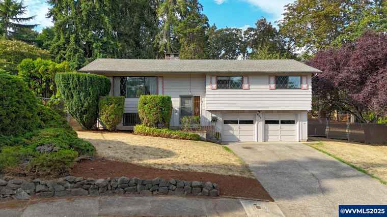 Photo of 971 Windemere Dr NW Salem, OR 97304