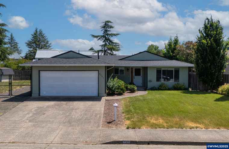 Photo of 2005 SE Madison Ave Albany, OR 97322