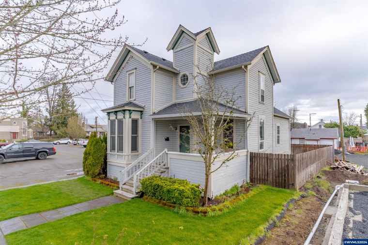 Photo of 323 Calapooia St SW Albany, OR 97321-2251