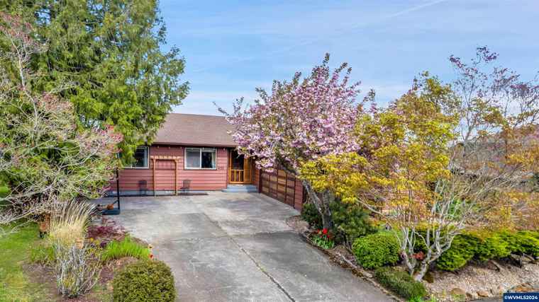 Photo of 435 Greenacre Dr NW Salem, OR 97304