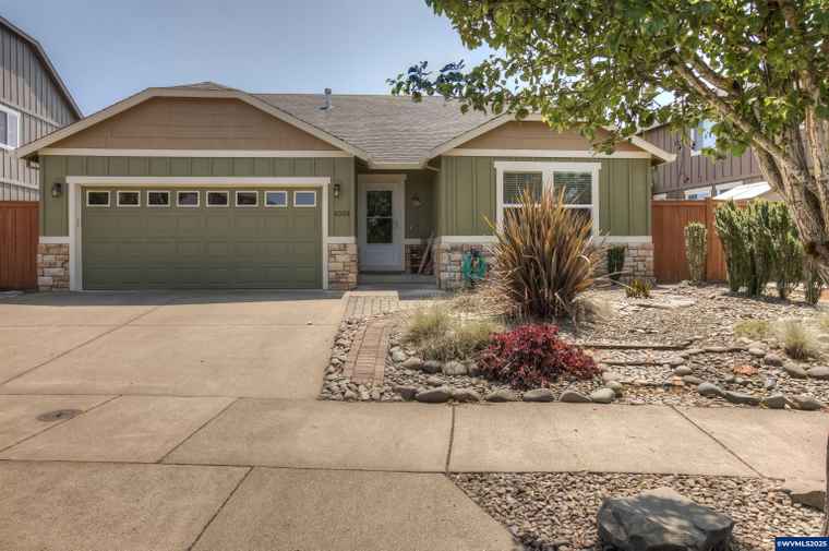 Photo of 4004 Edgewater Dr NE Albany, OR 97322