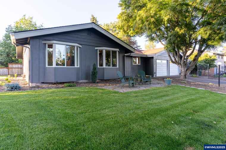 Photo of 2615 NW Roosevelt Dr Corvallis, OR 97330