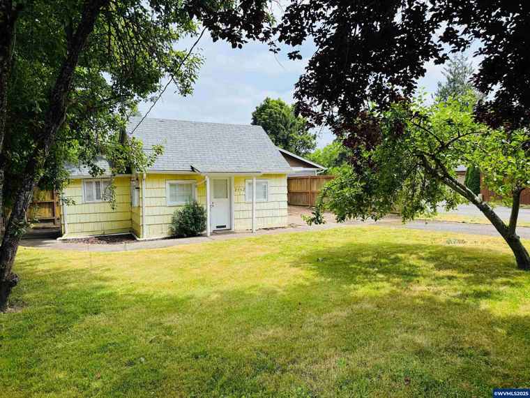 Photo of 2752 Summer St SE Salem, OR 97302