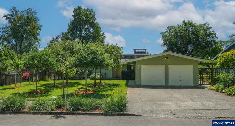 Photo of 545 NW Elizabeth Dr Corvallis, OR 97330