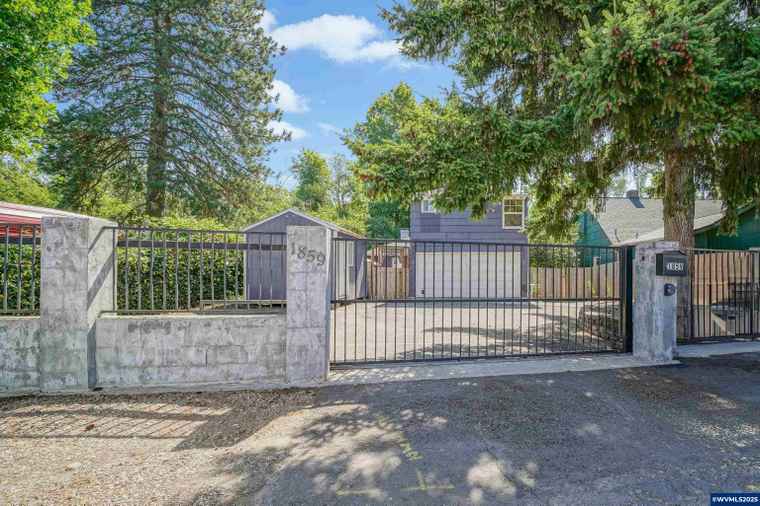 Photo of 1859 State St Salem, OR 97301