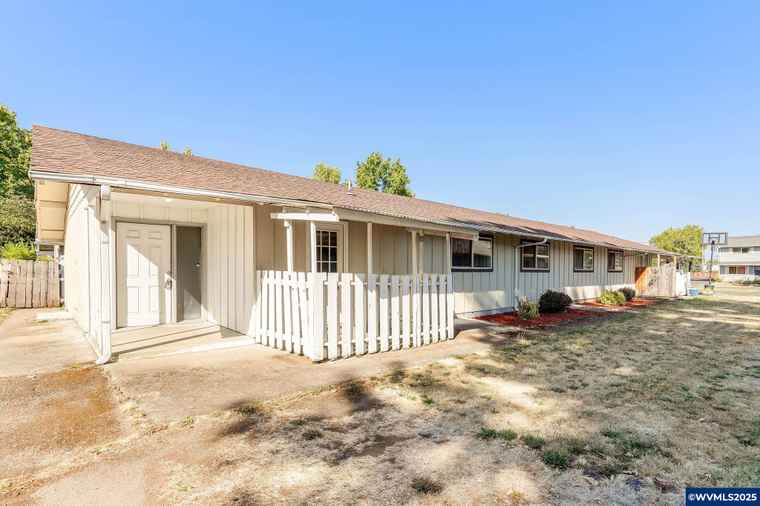 Photo of 1720 NW Highland Ave Corvallis, OR 97330